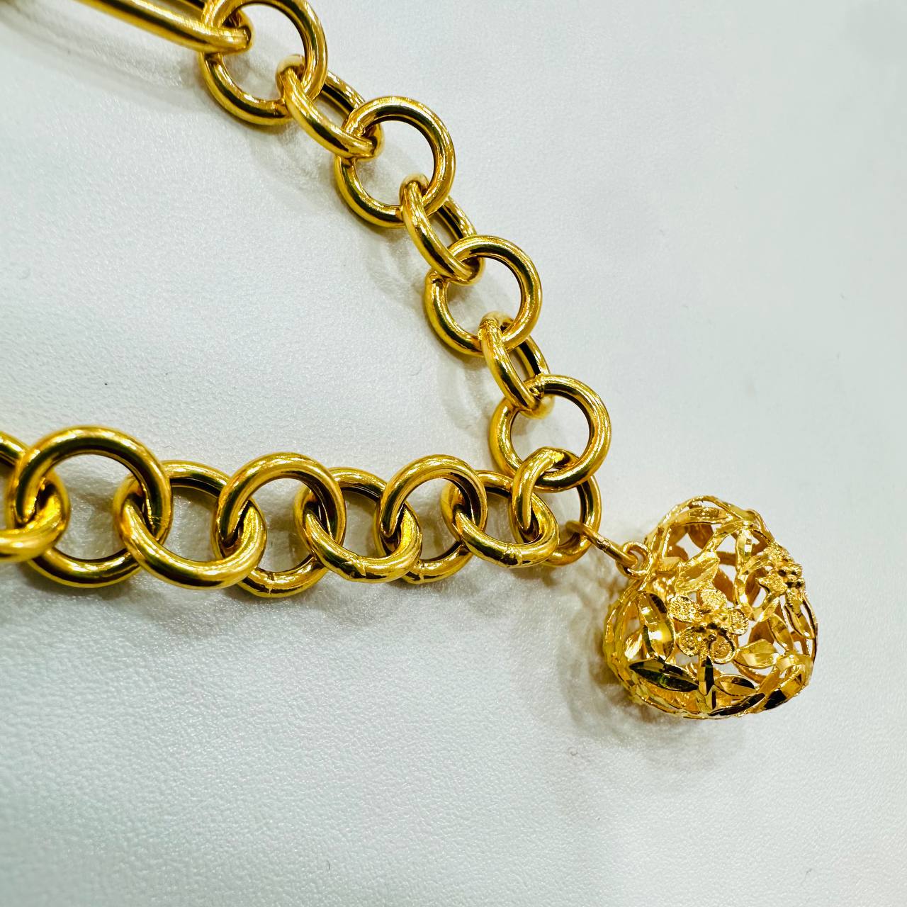 22k / 916 Gold Anchor Link with dangling Heart Bracelet V3