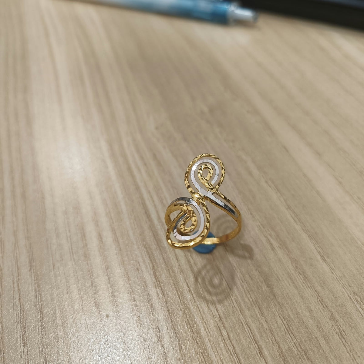 916 Gold Two-Tone Swirl Ring | Elegant 22K Gold Design