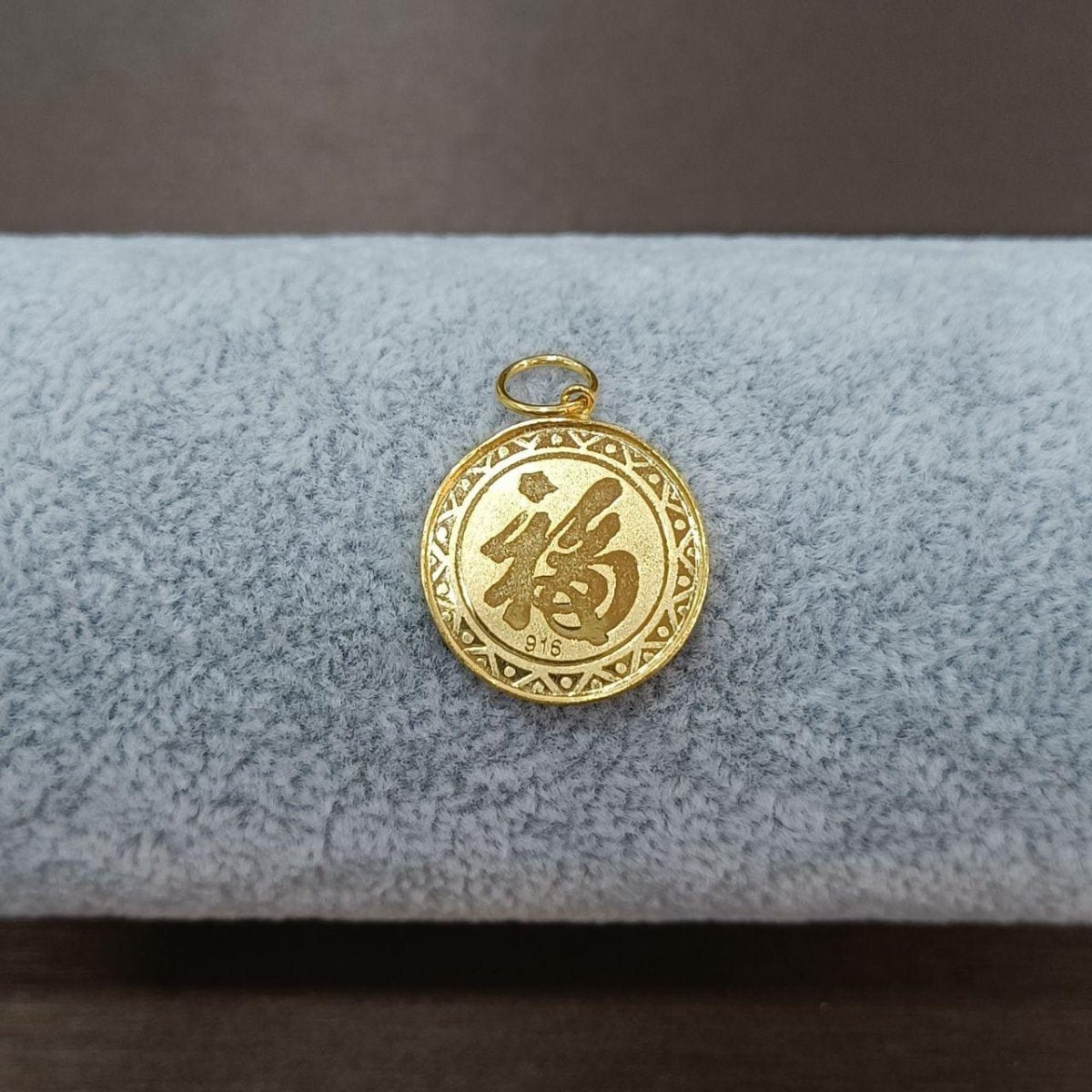 22k / 916 Gold Tiger Coin holding gold bar pendant - Best Gold Shop 22k gold 22k gold pendant 916 gold 916 gold