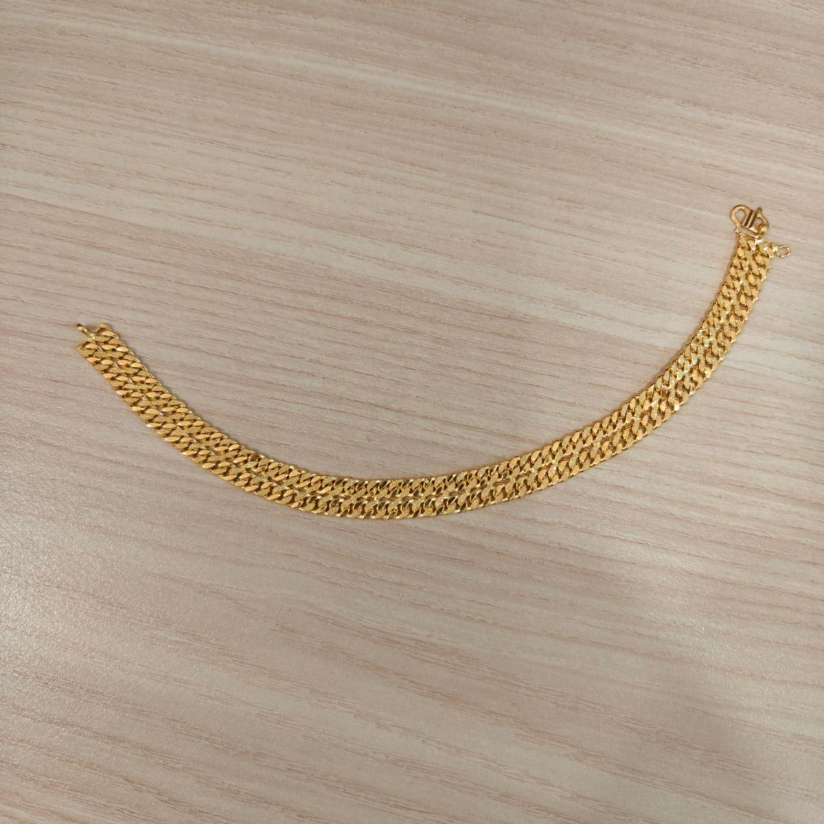 Detailed view of polished 22K gold Double Cowboy bracelet links.