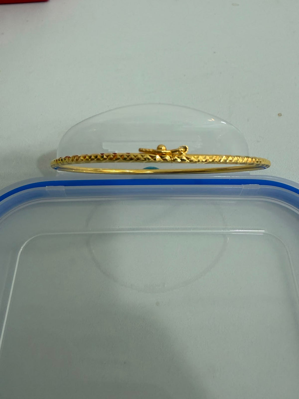 916 Gold Diamond-Cut Slim Bangle | Sparkling 22K Gold Design