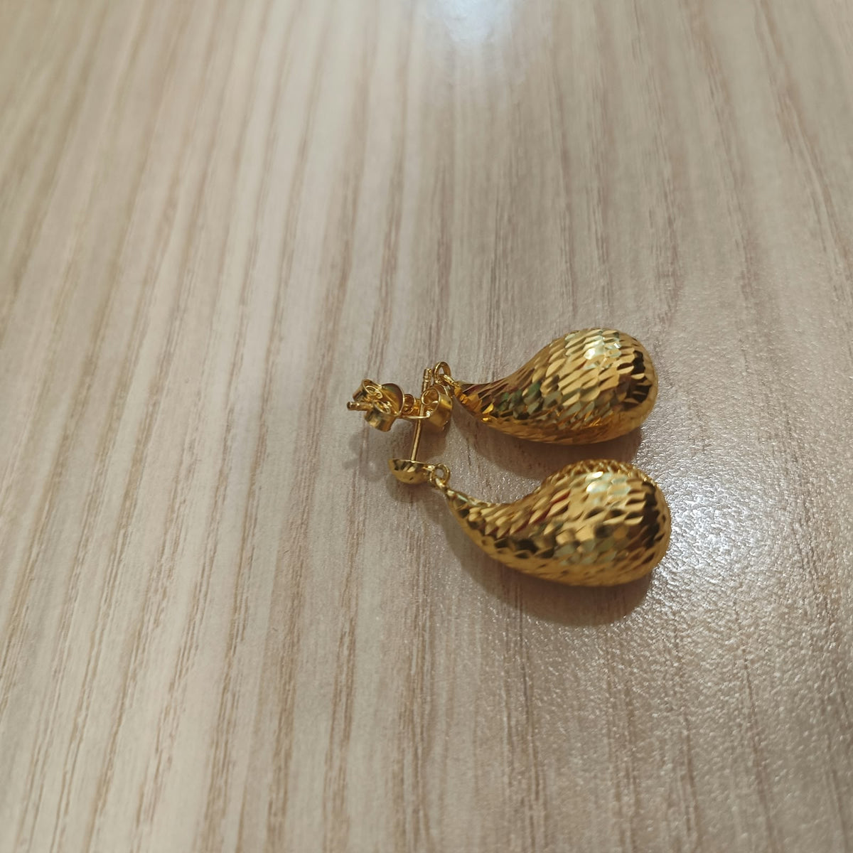 916 Gold Teardrop Earrings | Elegant 22K Gold Design