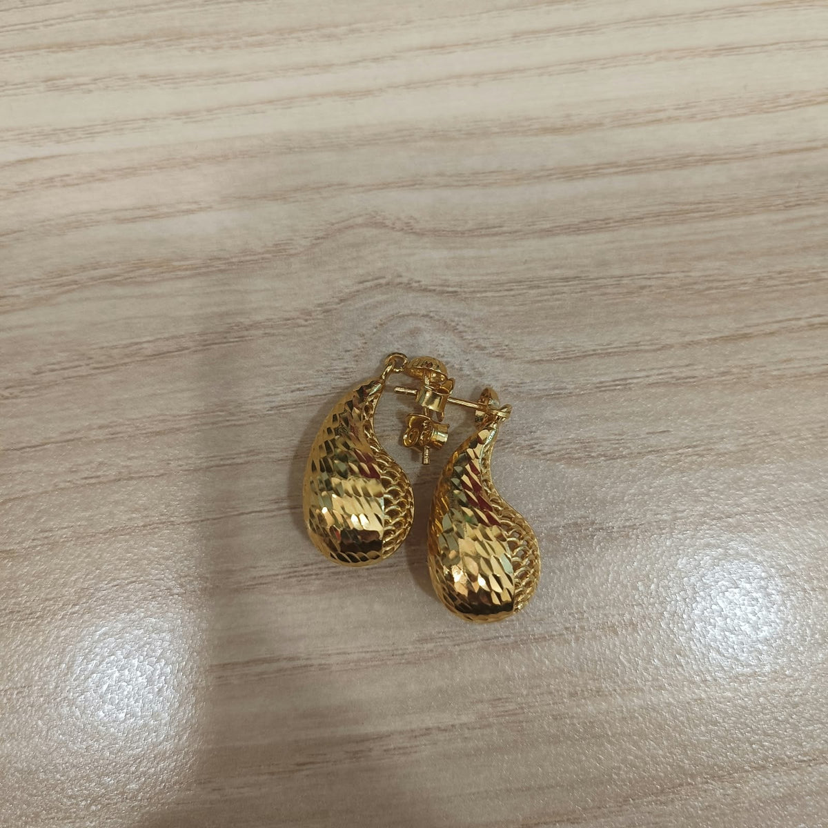 916 Gold Teardrop Earrings | Elegant 22K Gold Design