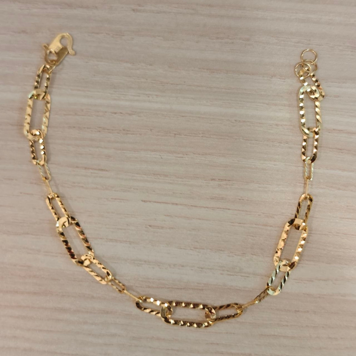 916 Gold (22K) Diamond-Cut Fancy Link bracelet in full view.
