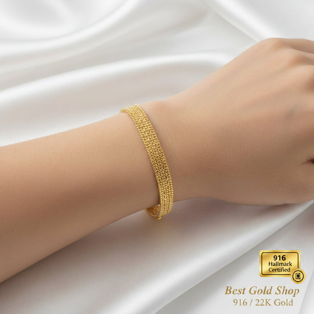 916 Gold (22K) Triplet Cowboy chain bracelet in full view.