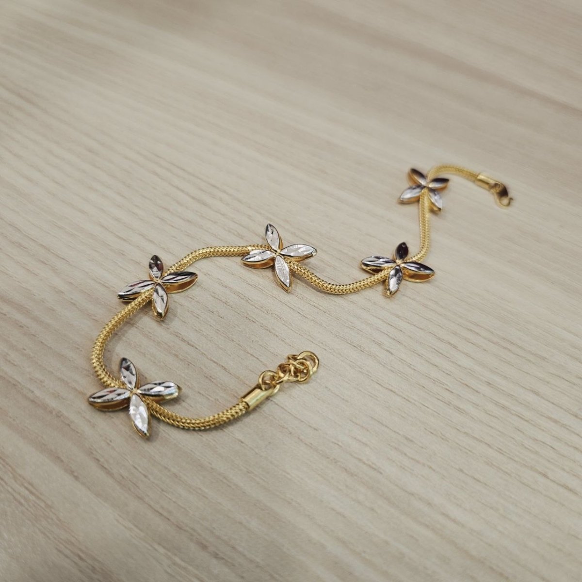 916 Gold 5 Flower Design Bracelet Two ToneBraceletsBest Gold Shop