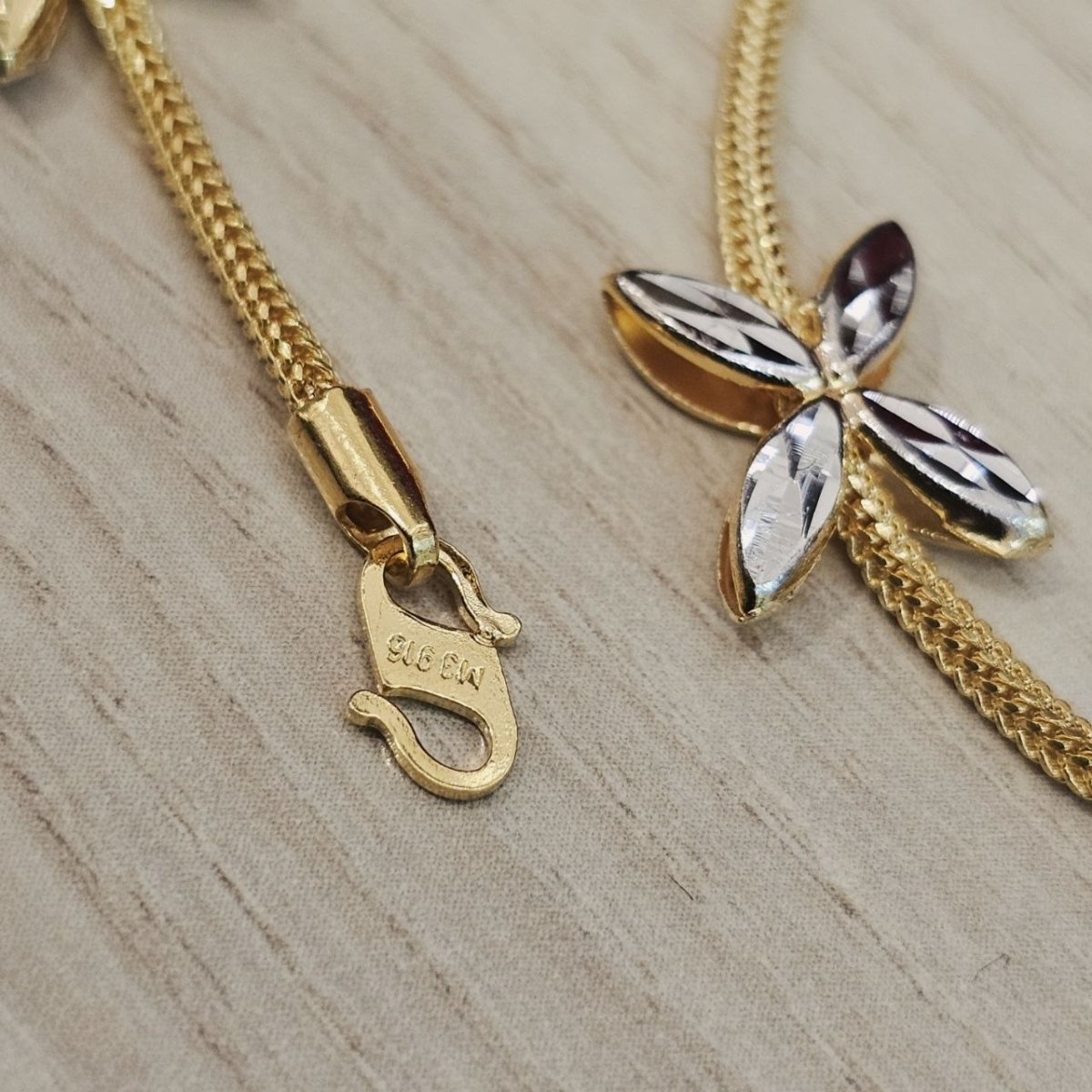 916 Gold 5 Flower Design Bracelet Two ToneBraceletsBest Gold Shop