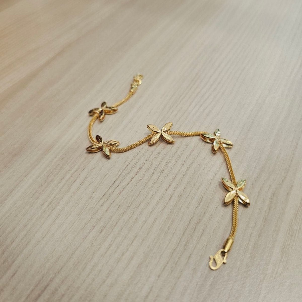 916 Gold 5 Flower Design Bracelet Two ToneBraceletsBest Gold Shop