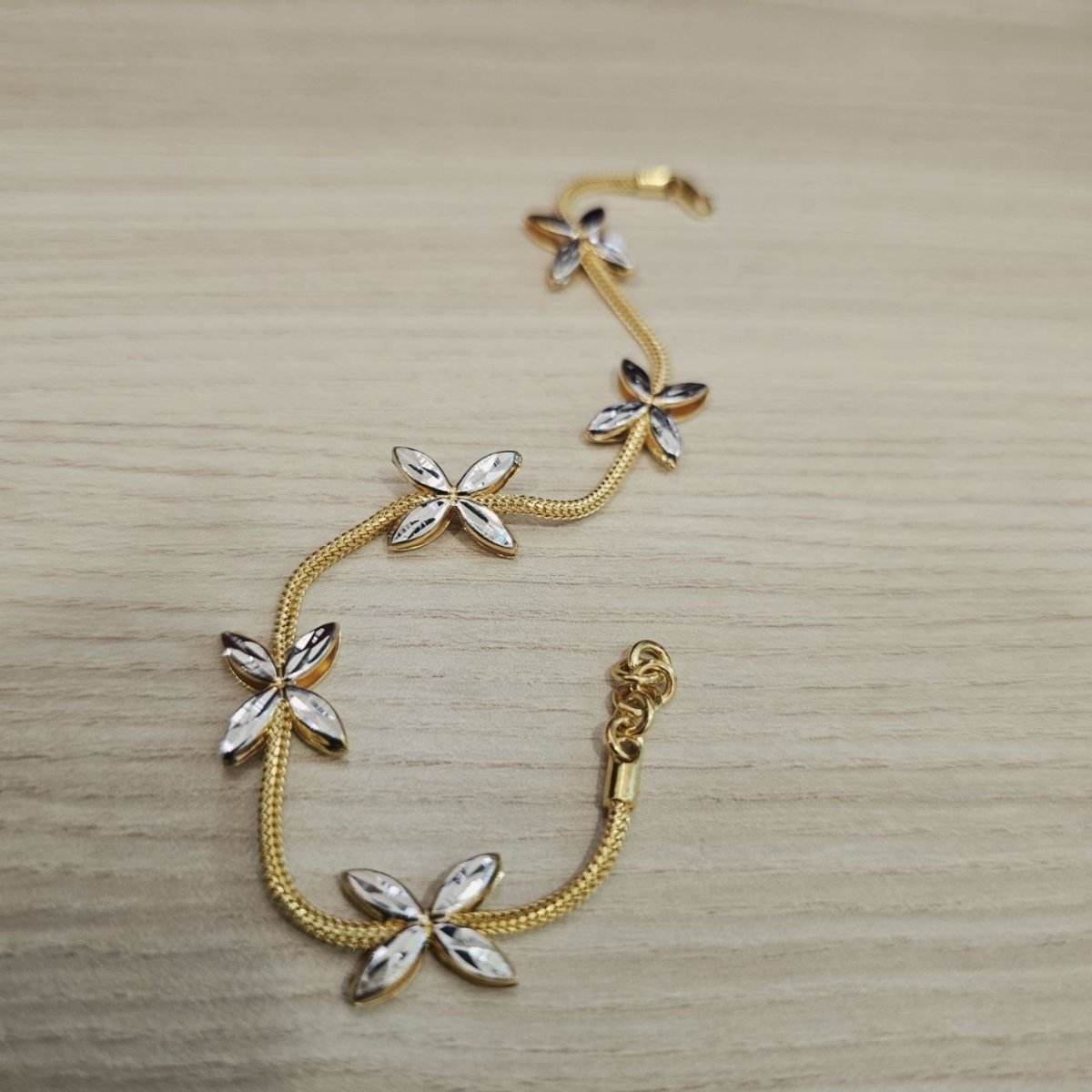 916 Gold 5 Flower Design Bracelet Two ToneBraceletsBest Gold Shop