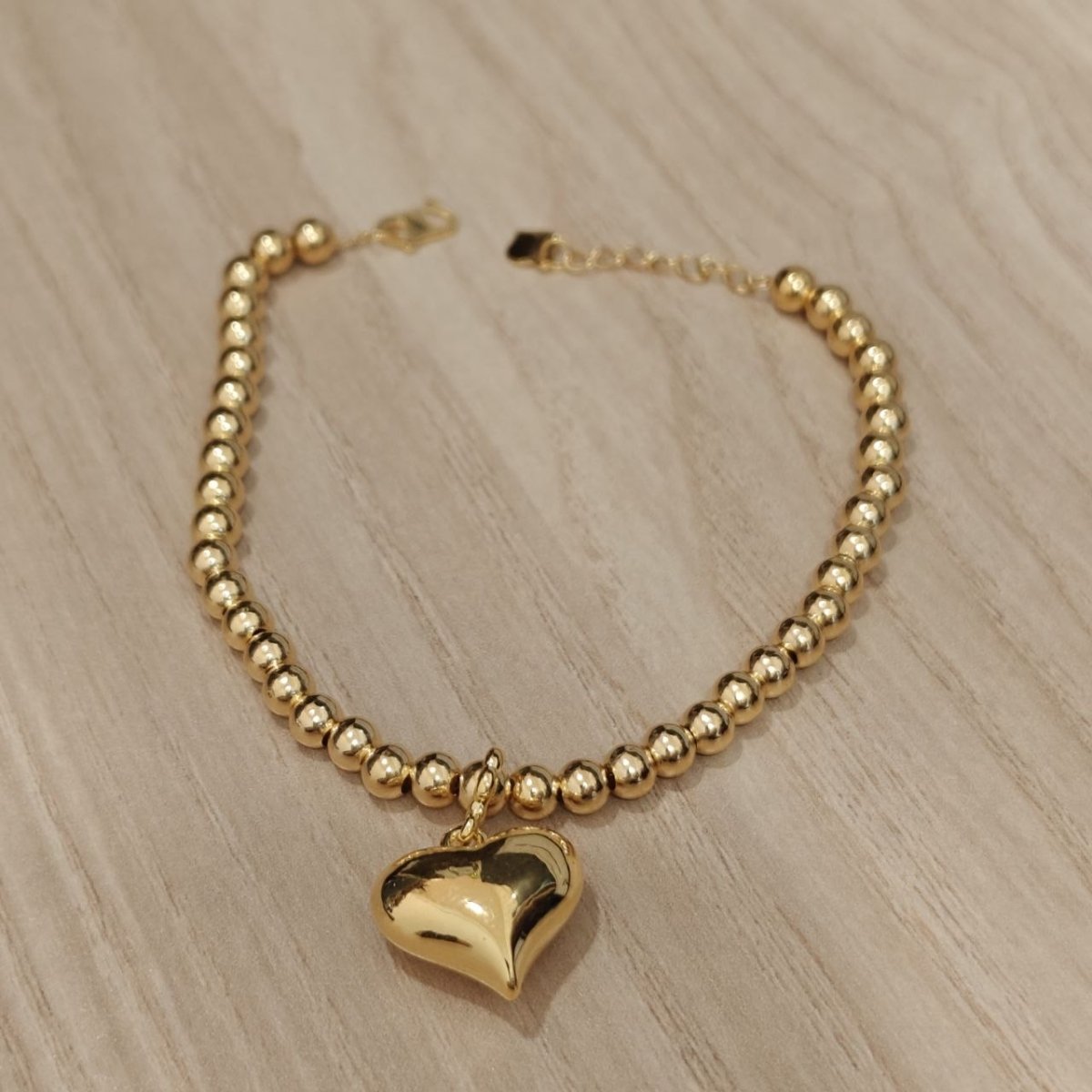 916 Gold Bead Bracelet with dangling Shiny Heart V1 Feather LightBraceletsBest Gold Shop