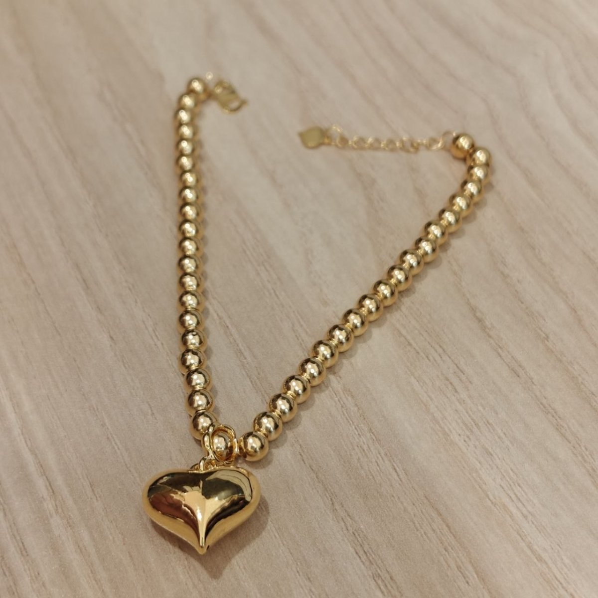 916 Gold Bead Bracelet with dangling Shiny Heart V1 Feather LightBraceletsBest Gold Shop
