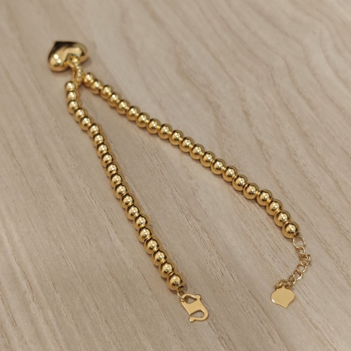 916 Gold Bead Bracelet with dangling Shiny Heart V1 Feather LightBraceletsBest Gold Shop