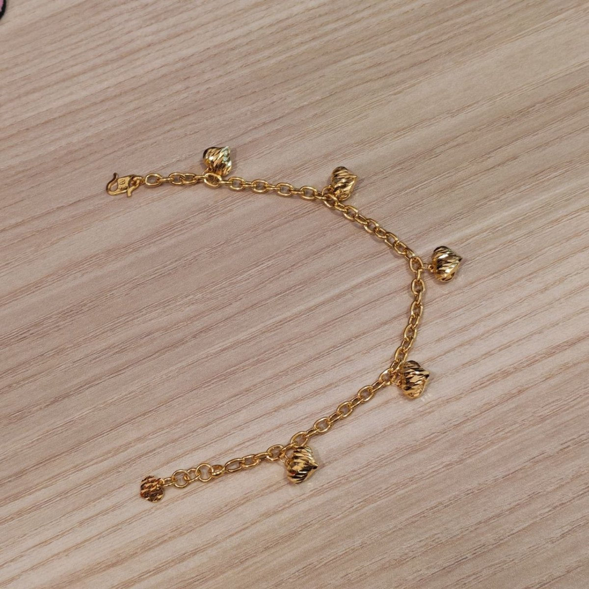 916 Gold Bracelet Wan Zi Dangling HeartBraceletsBest Gold Shop