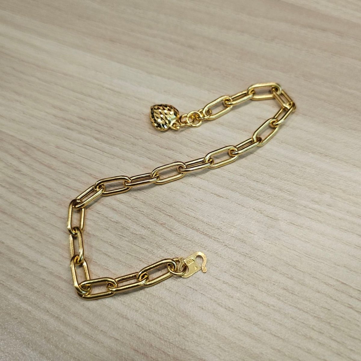 916 Gold Clip Link Bracelet with Dangling HeartBraceletsBest Gold Shop