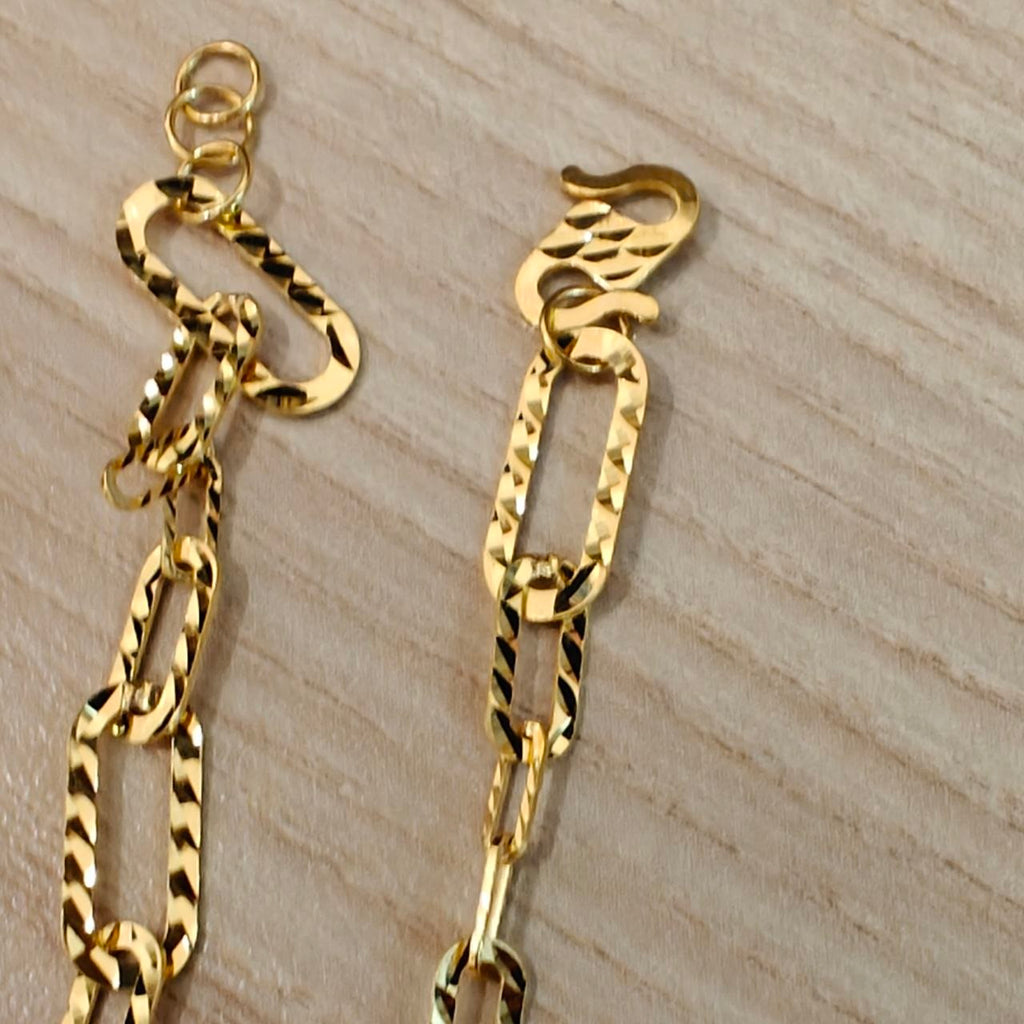 Close-up of clasp on 916 Gold Diamond-Cut Fancy Link bracelet.