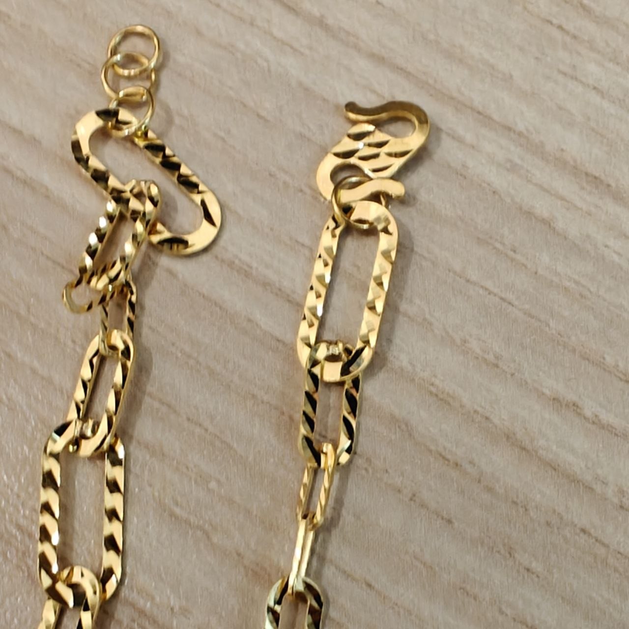 Close-up of clasp on 916 Gold Diamond-Cut Fancy Link bracelet.