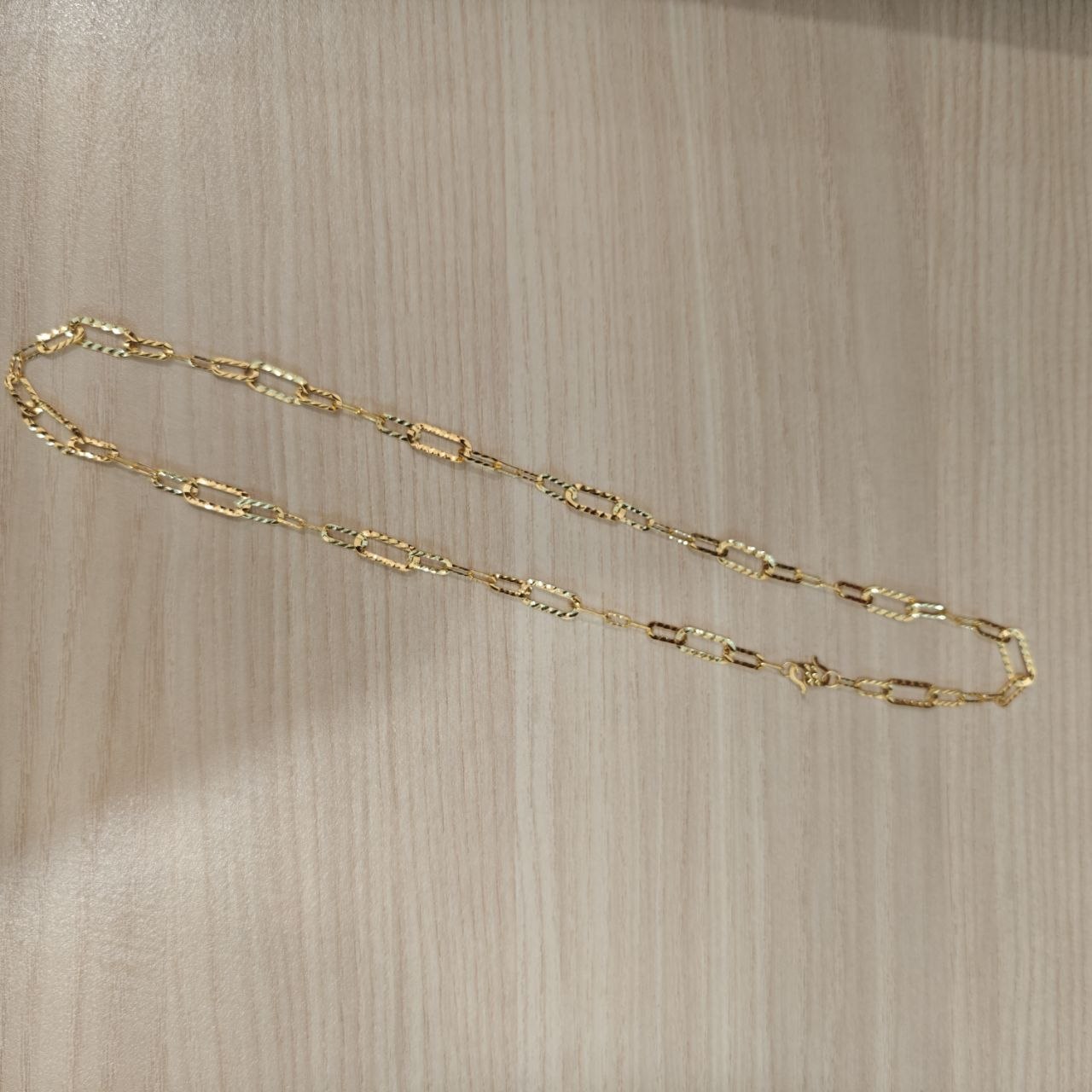 Side view of 916 Gold Diamond-Cut Fancy Link chain necklace.