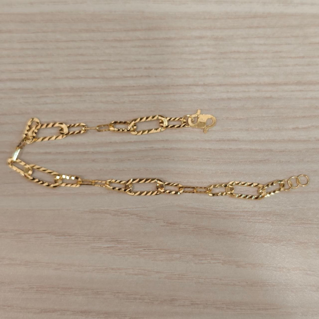 Adjustable-length detail of 916 Gold Diamond-Cut Fancy Link bracelet.