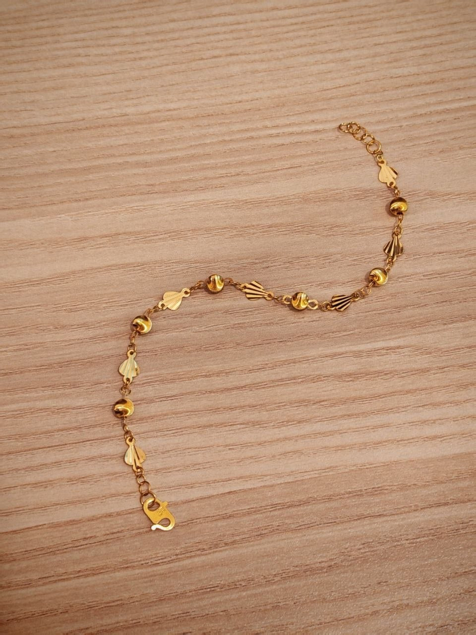 Adjustable 916 gold shell ball bracelet open view