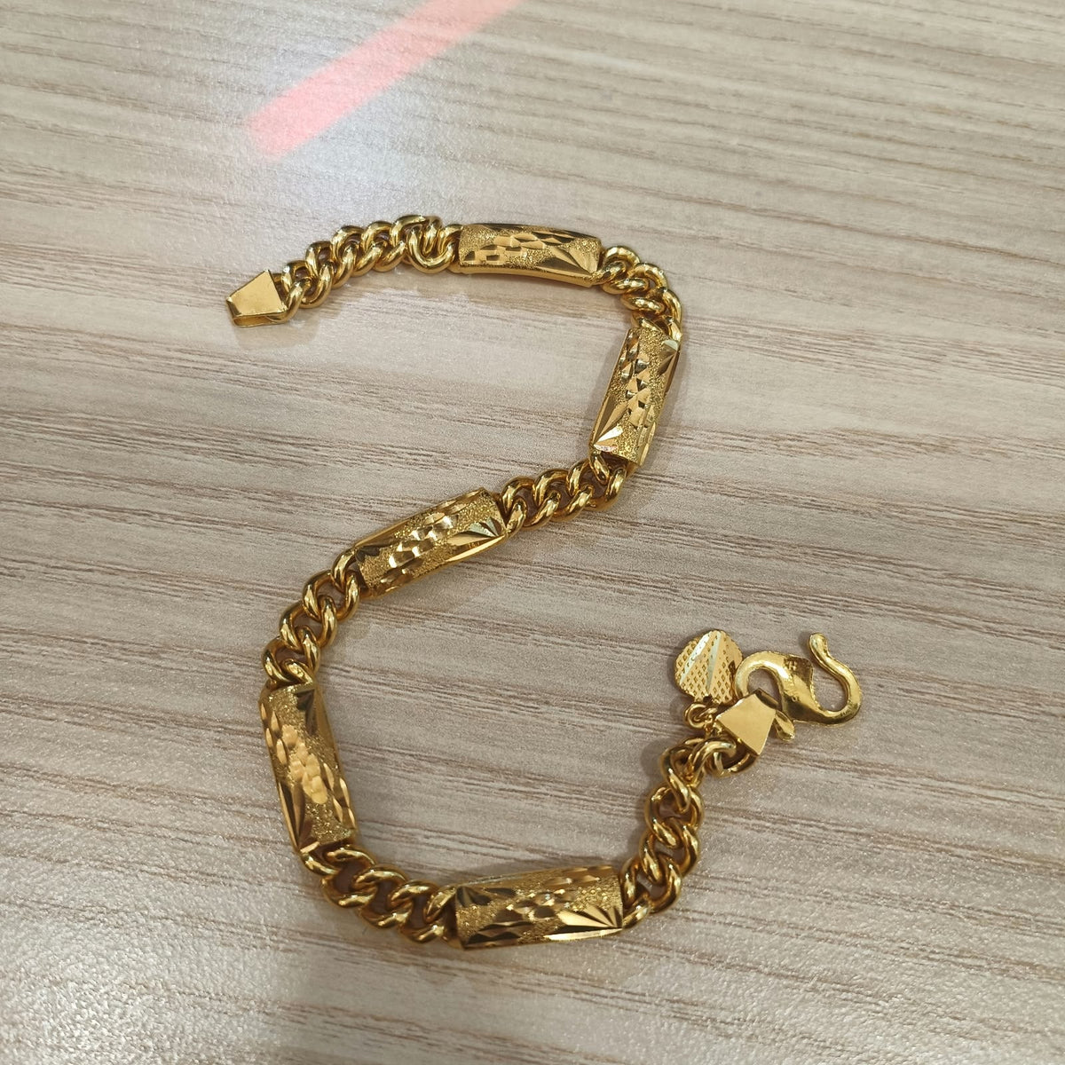 916 gold fishbone tube bracelet in 22K yellow gold - view 2