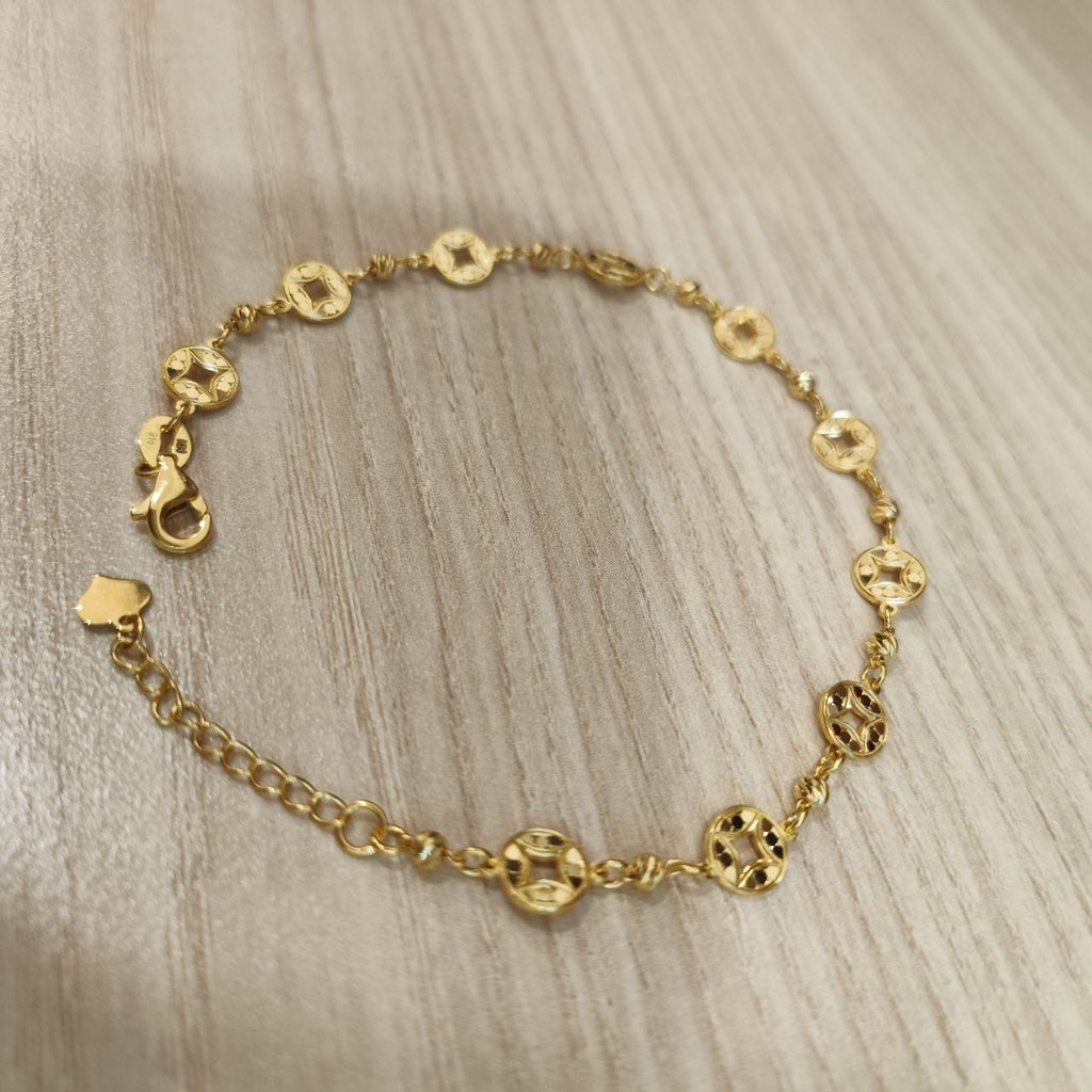 Adjustable 916 gold geometric round motif bracelet angled view