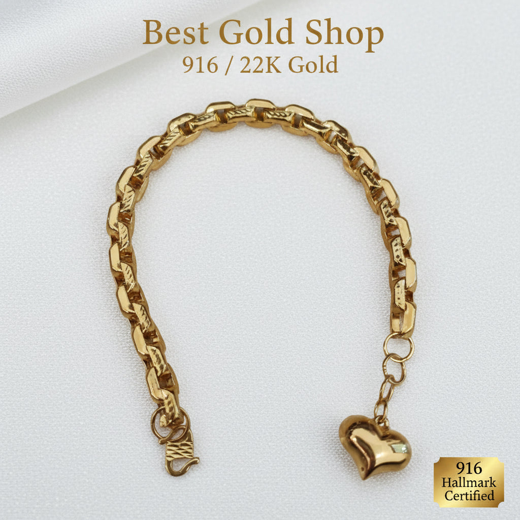 Close-up of the 916 gold Wanzi Heart bracelet with diamond-cut links