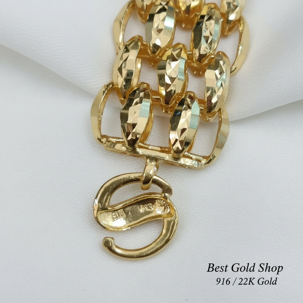 Close-up of the clasp and links on the 916 gold Fancy bracelet