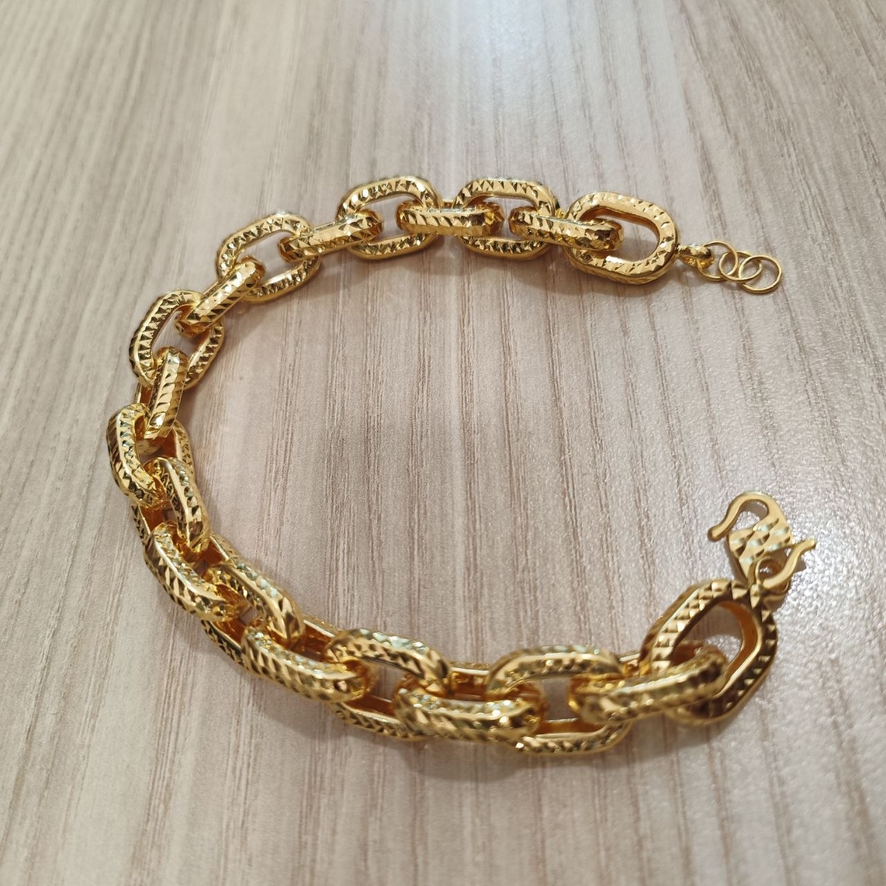 Close-up of 916 gold hollow anchor bracelet diamond-cut links