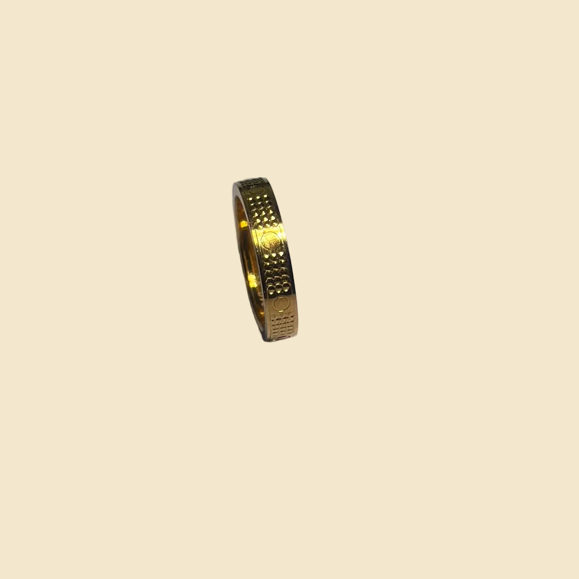 916 gold hollow diamond-pattern band ring 916 hallmark