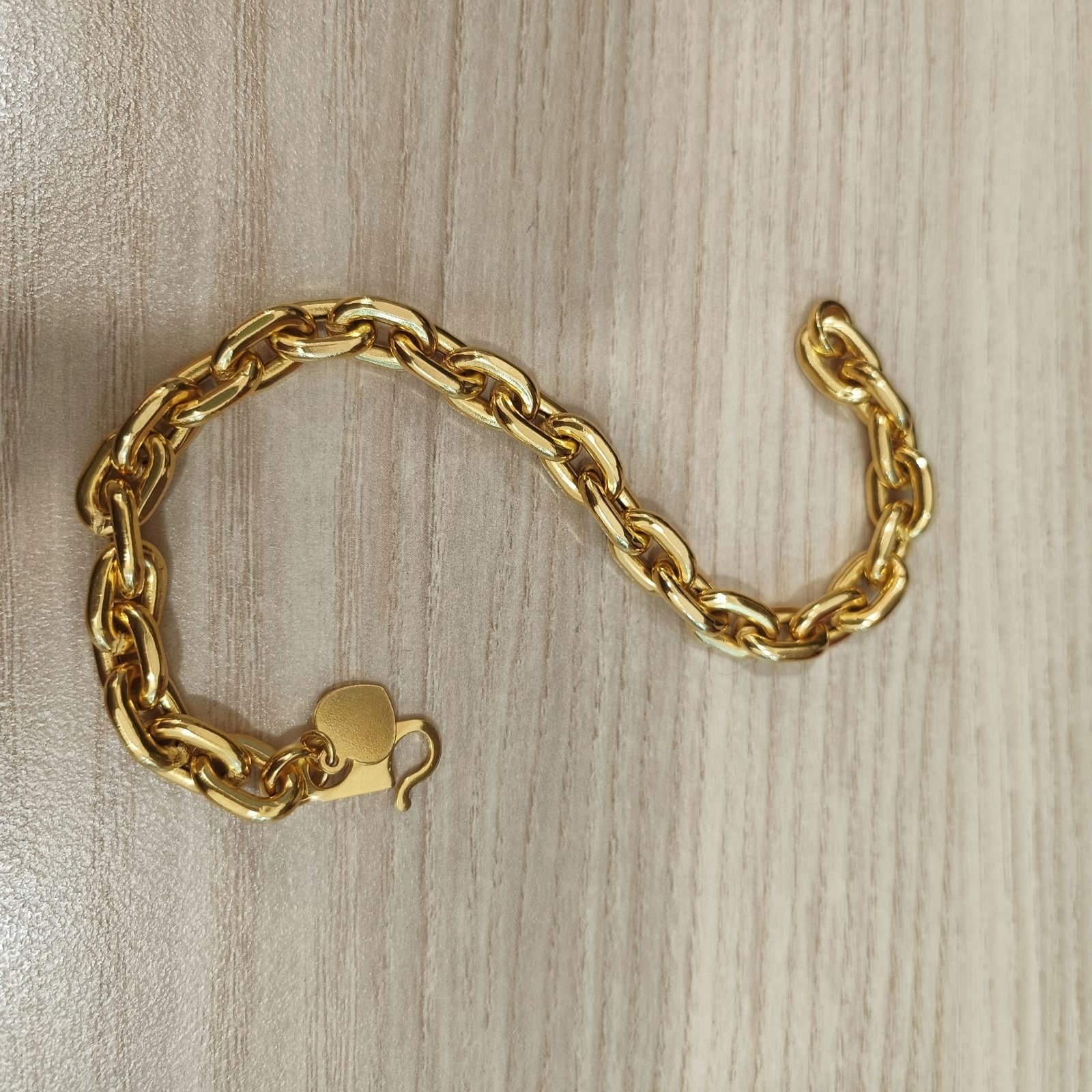916 gold hollow Wanzi bracelet in a heavier 22K gold design