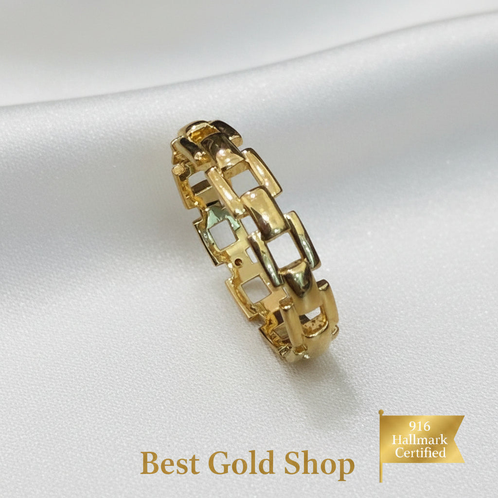 Close-up of a 916 gold chain-link ring showing its open geometric links