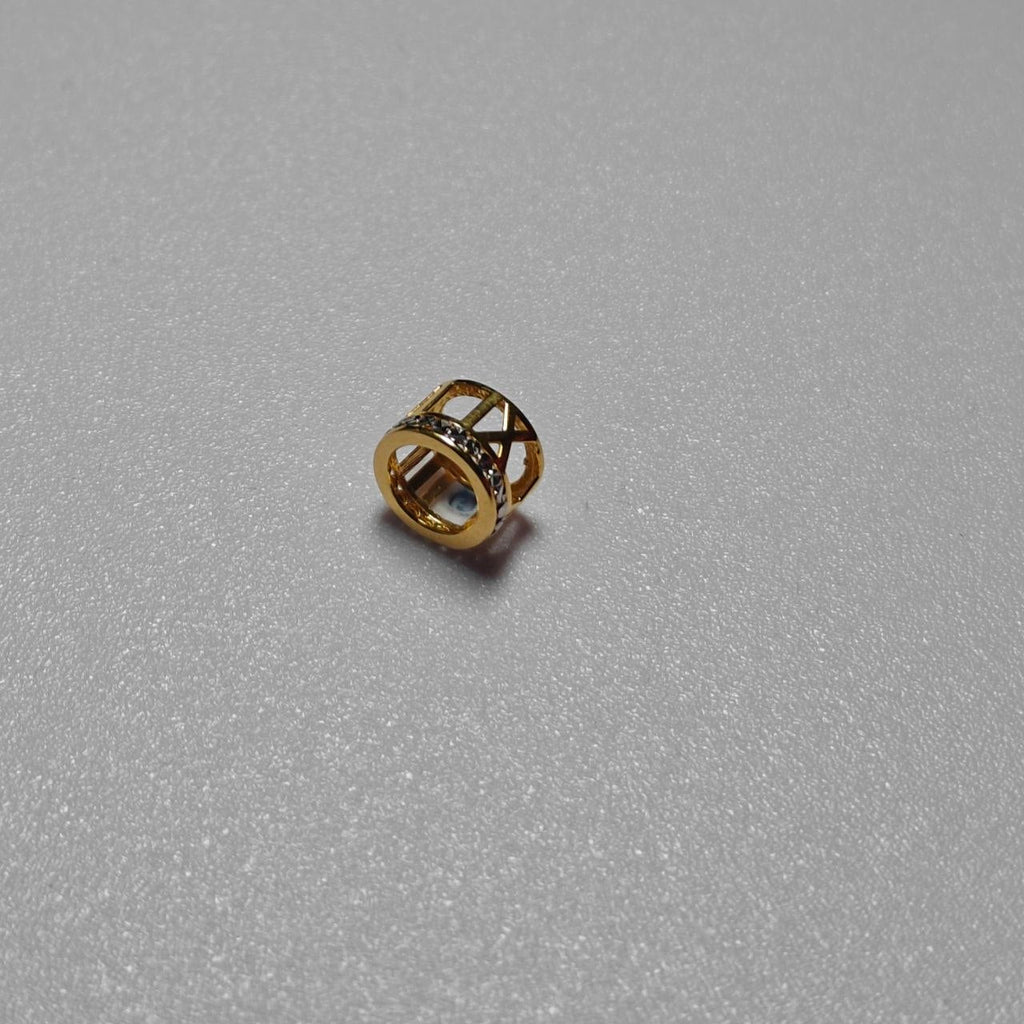 916 gold Roman numeral two-tone charm CM30038, detail view