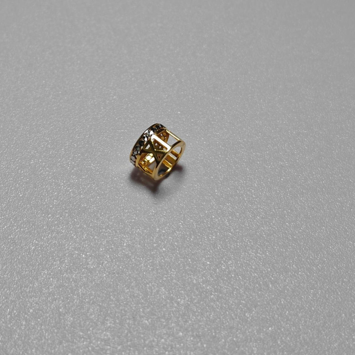 916 gold Roman numeral two-tone charm CM30038, detail view