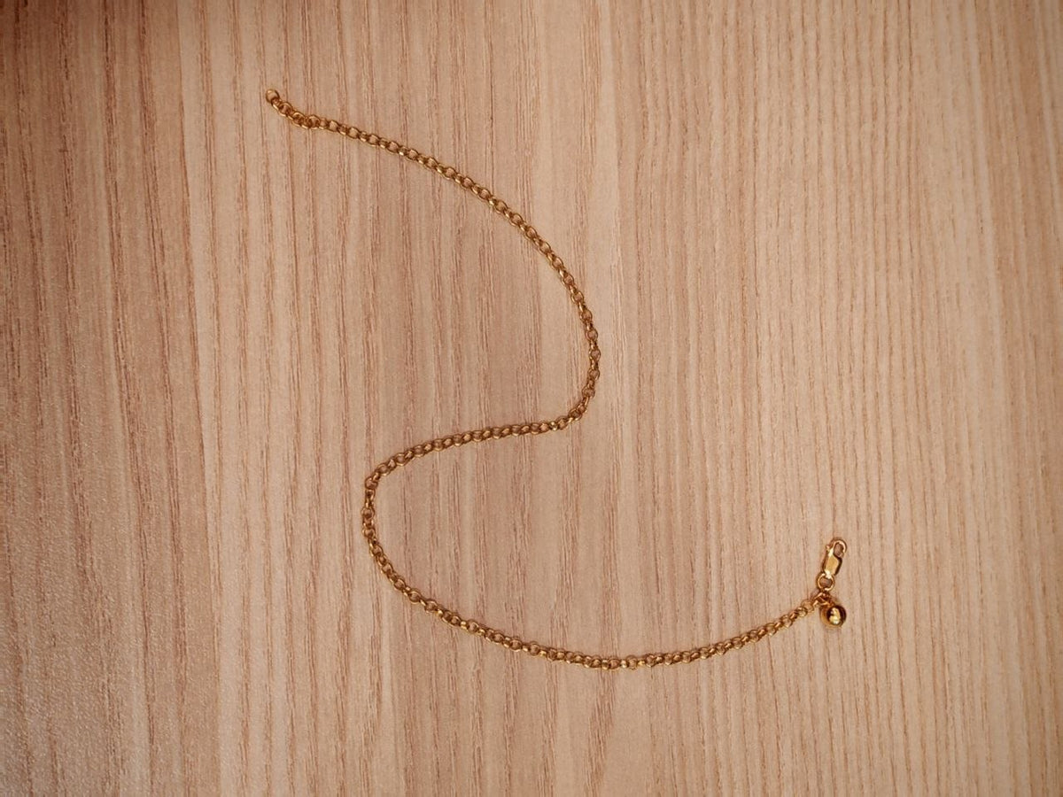 916 Gold round link anklet laid out