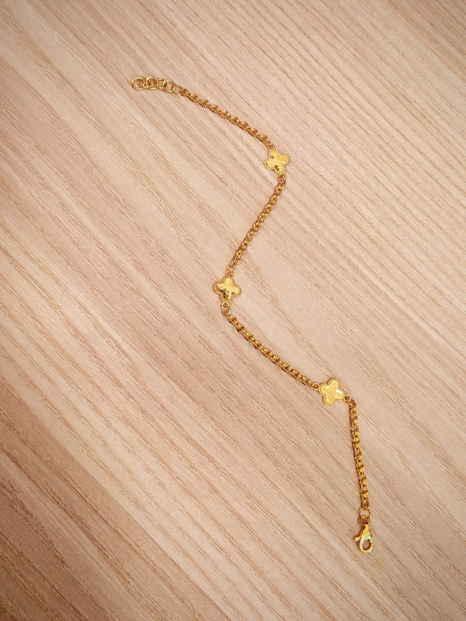 916 Gold Sunflower Motif Bracelet polished 22K gold