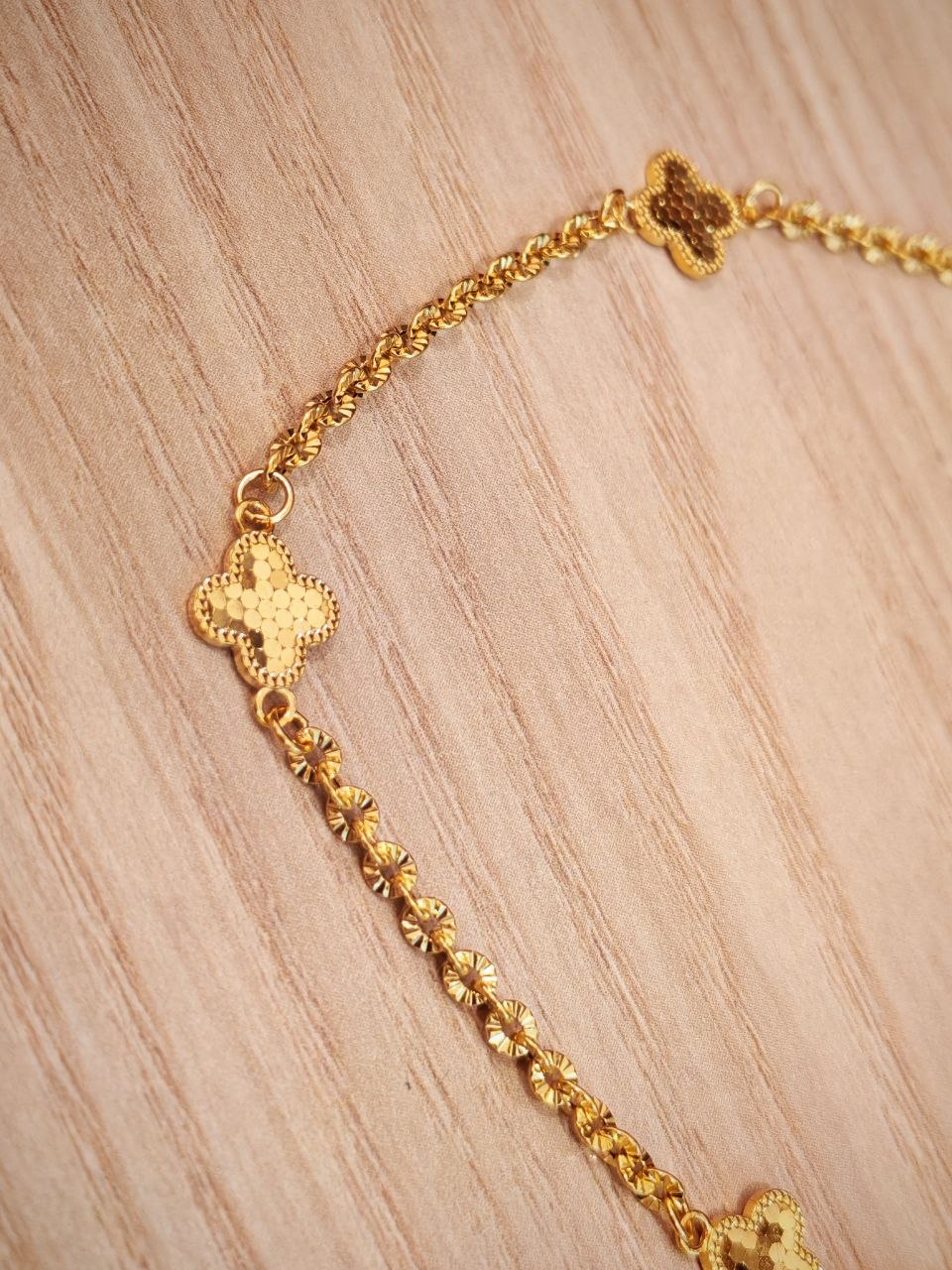 916 Gold Sunflower Motif Bracelet floral detail