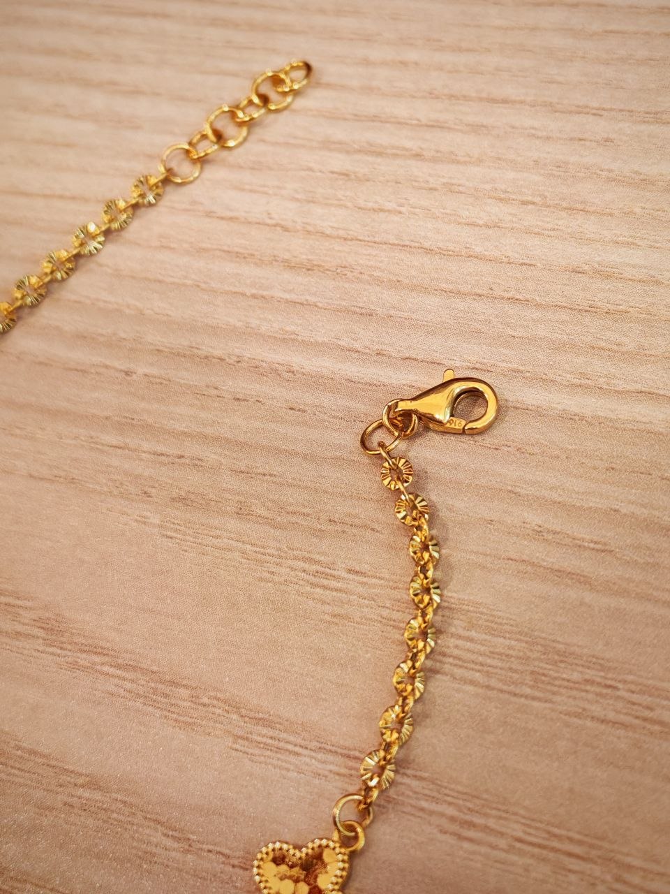 916 Gold Sunflower Motif Bracelet lobster clasp detail