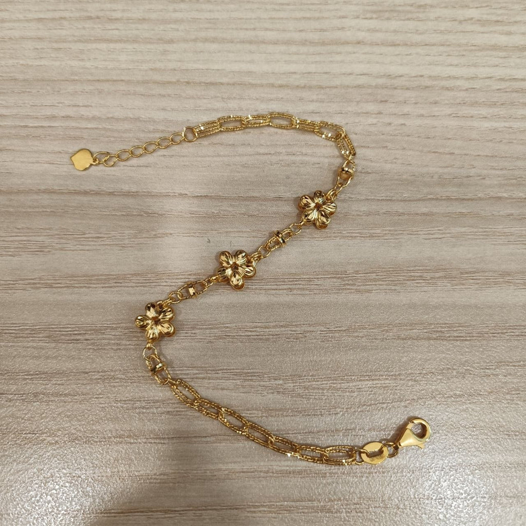 Three-flower 916 gold link bracelet with adjustable extension