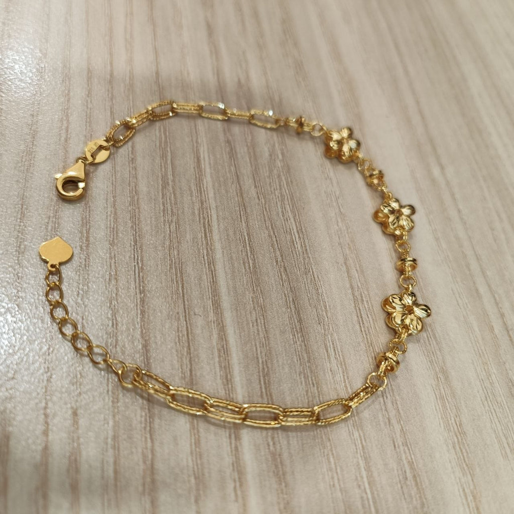 916 gold three-flower link bracelet full view