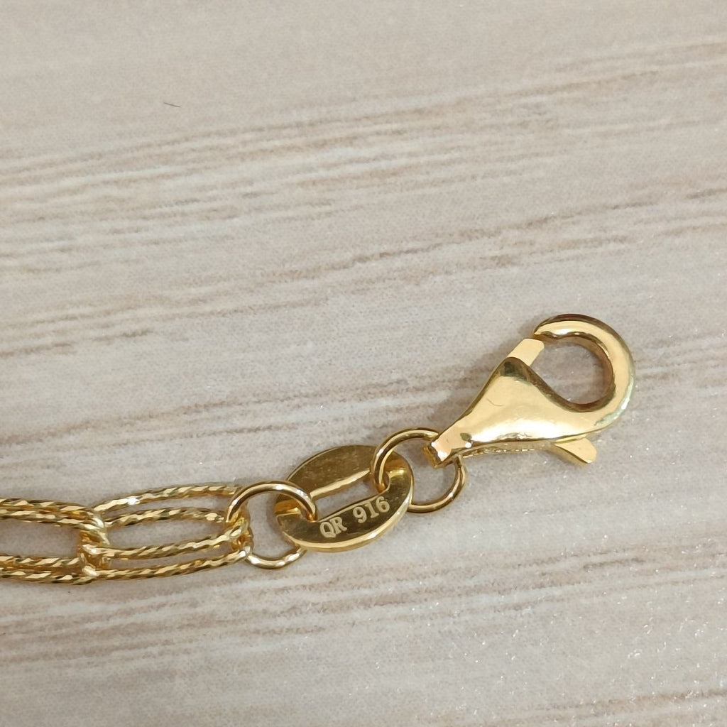 916 gold hallmark and lobster clasp close-up