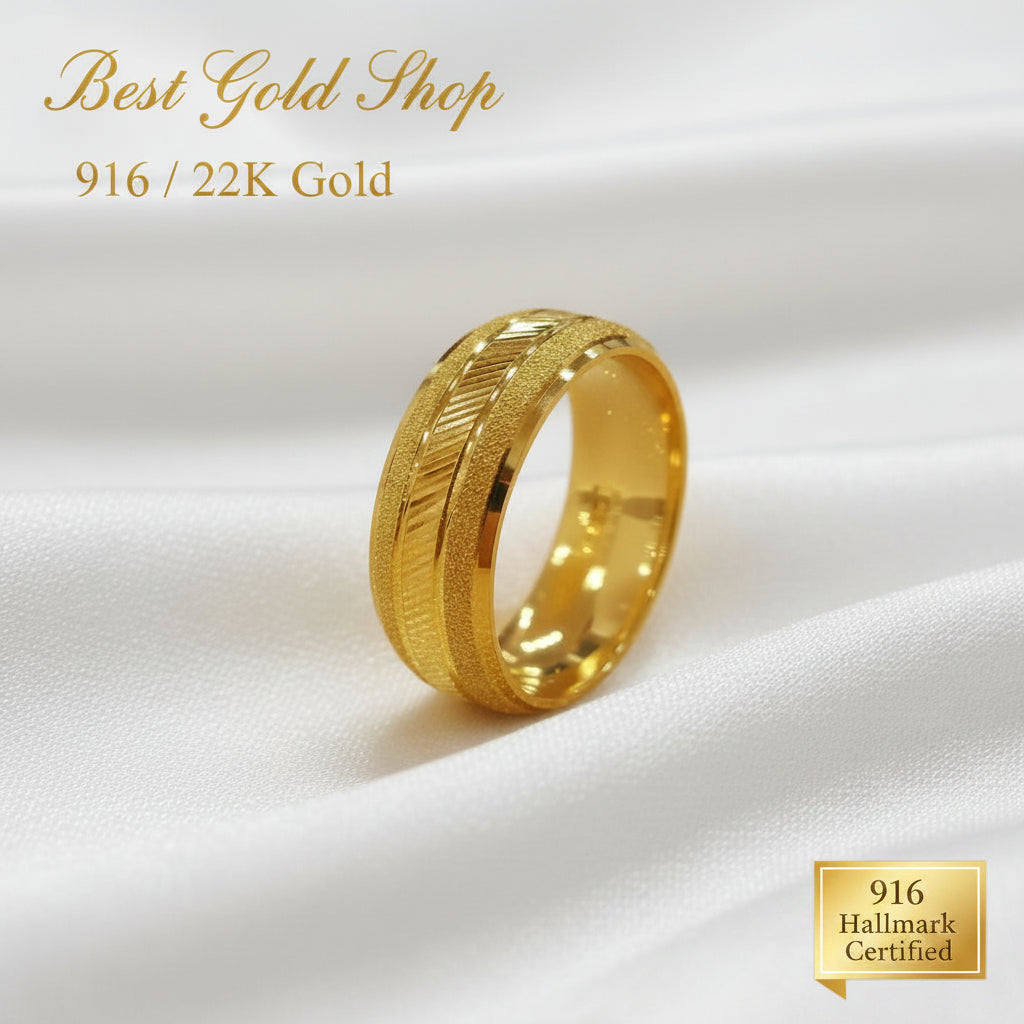 Close-up of the smooth finish on the 916 gold wide hollow ring