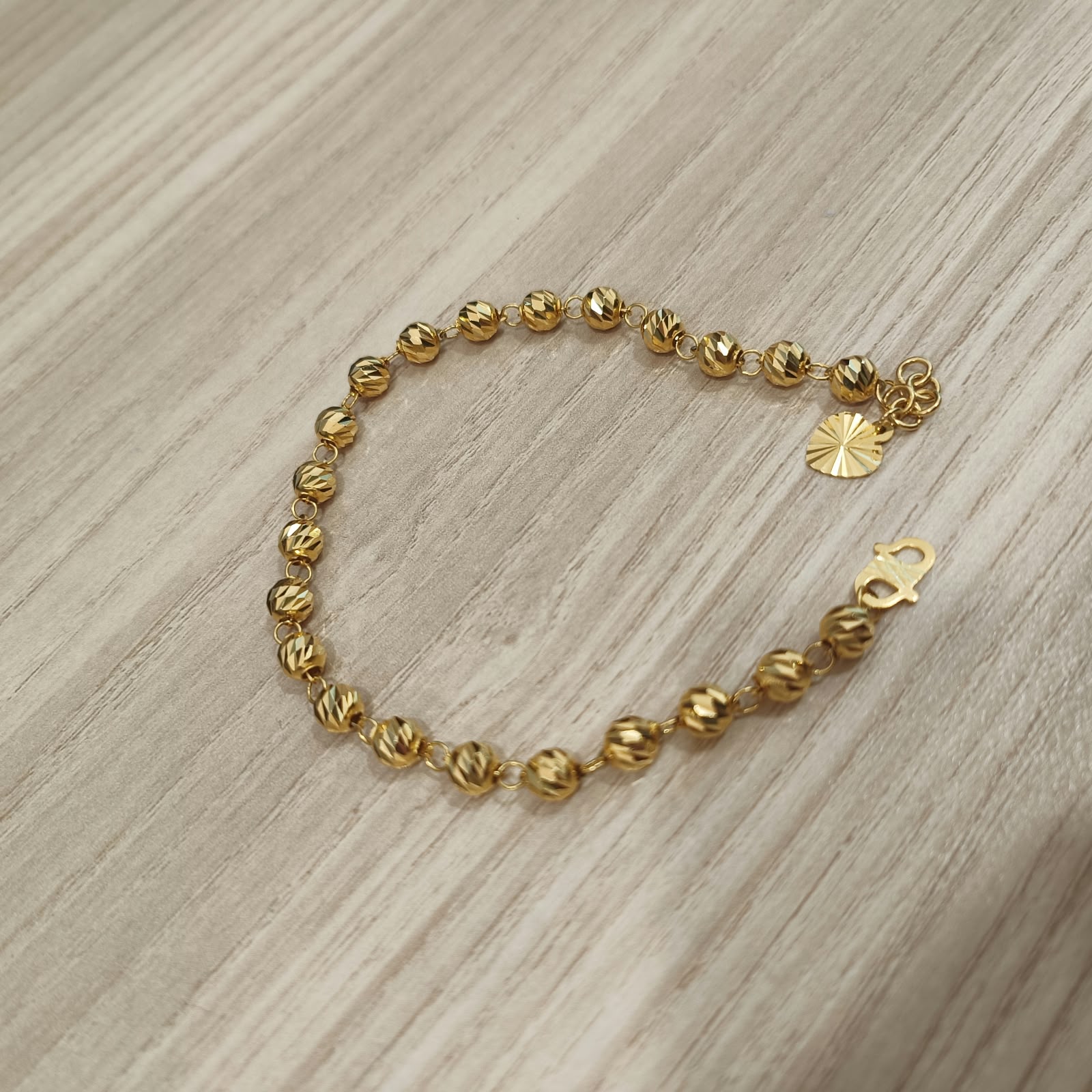 916 Gold Diamond-Cut Ball Bracelet – 18–19cm