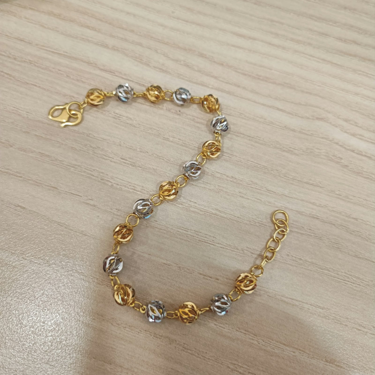 916 Gold Two-Tone Faceted Ball Bracelet – 18.5cm