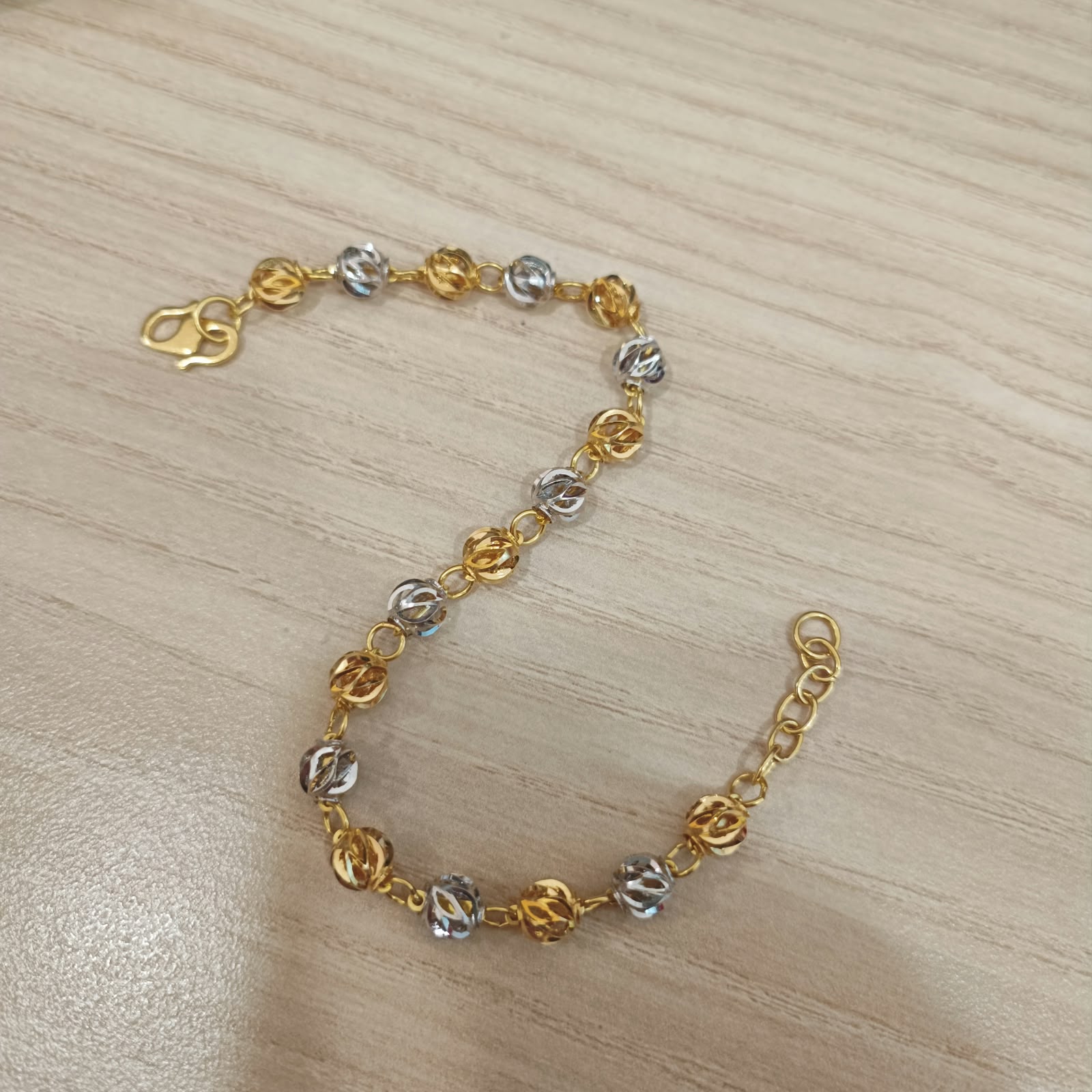 916 Gold Two-Tone Faceted Ball Bracelet – 18.5cm