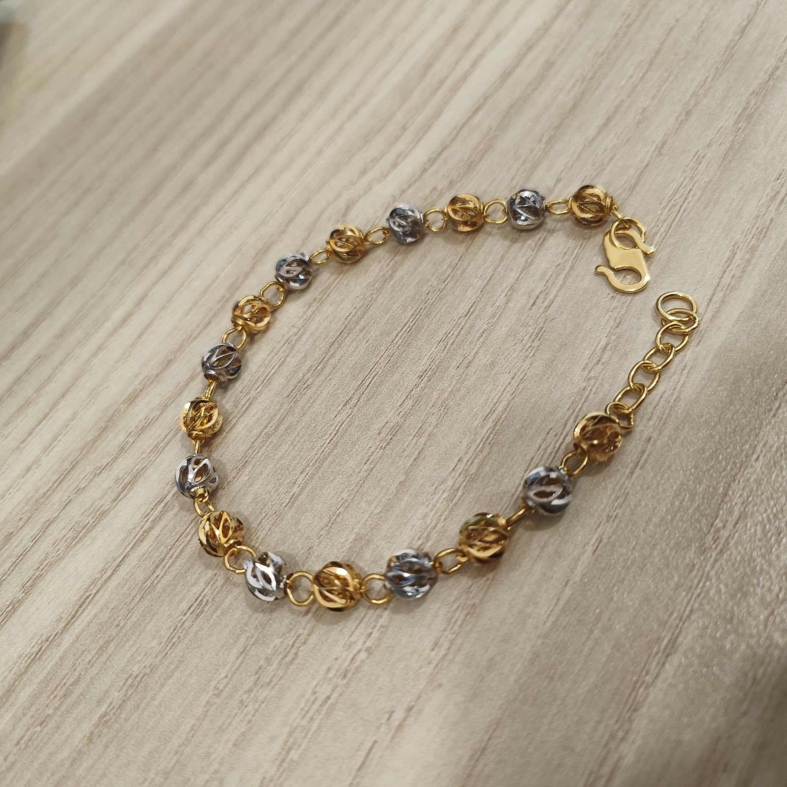 916 Gold Two-Tone Faceted Ball Bracelet – 18.5cm