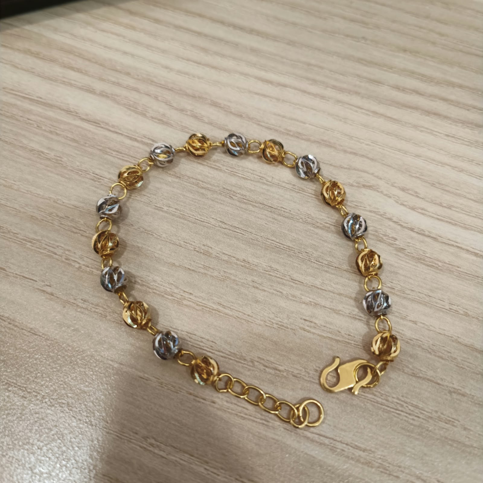 916 Gold Two-Tone Faceted Ball Bracelet – 18.5cm