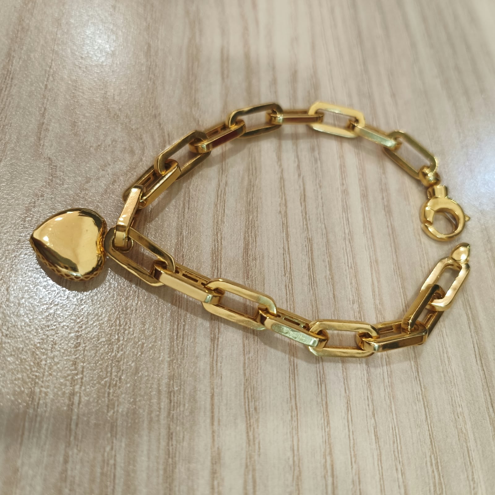 916 Gold Fancy Bracelet with Dangling Heart | Elegant 22K Gold Design