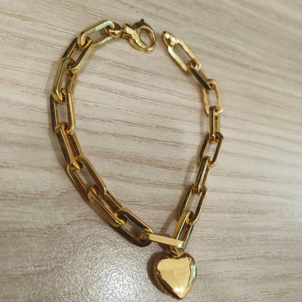916 Gold Fancy Bracelet with Dangling Heart | Elegant 22K Gold Design