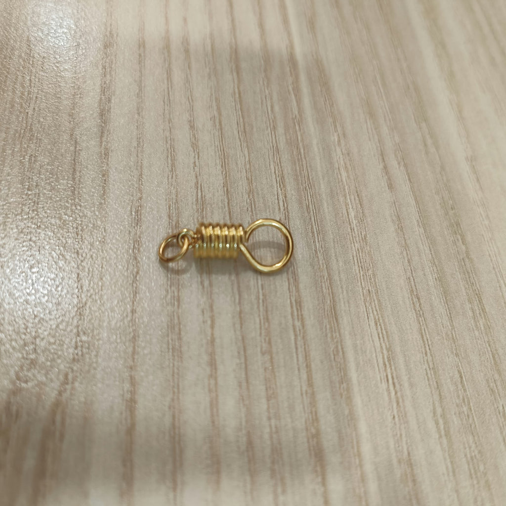 916 Gold Amulet Hook | Classic 22K Gold Accessory