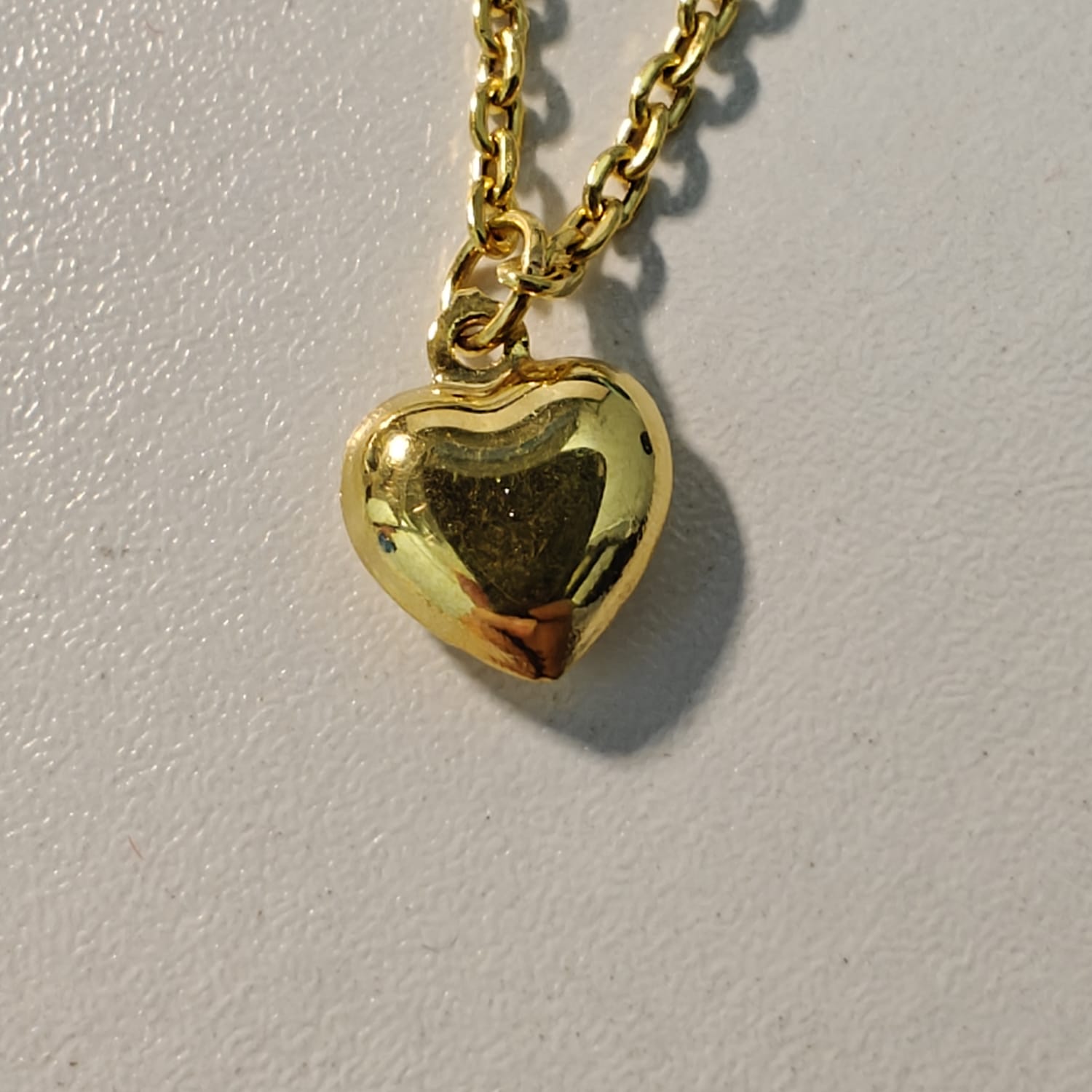 916 Gold Wan Zi Dangling Heart Bracelet Slim elegant design